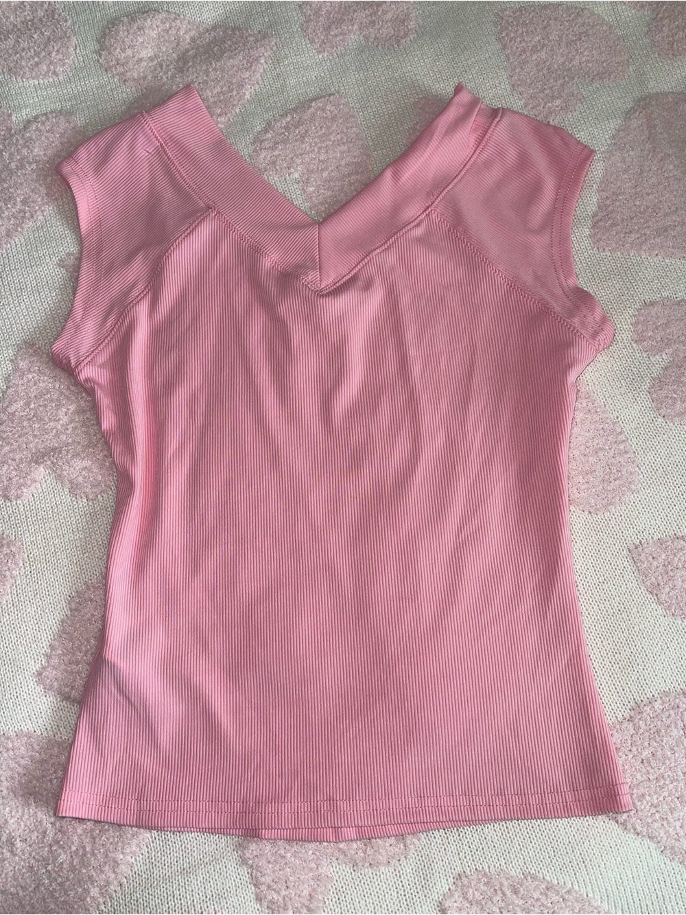 pink ribbed top